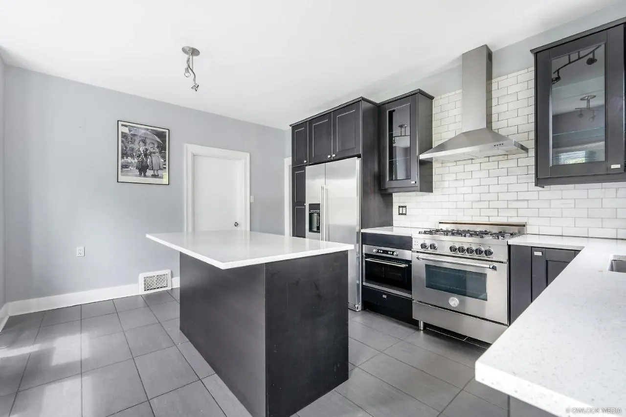 Cozy Vancouver House Close To Downtown And Ubc location